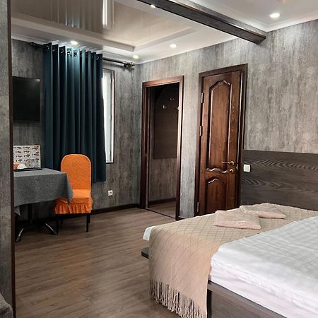 Salut Hotel Bishkek Luaran gambar
