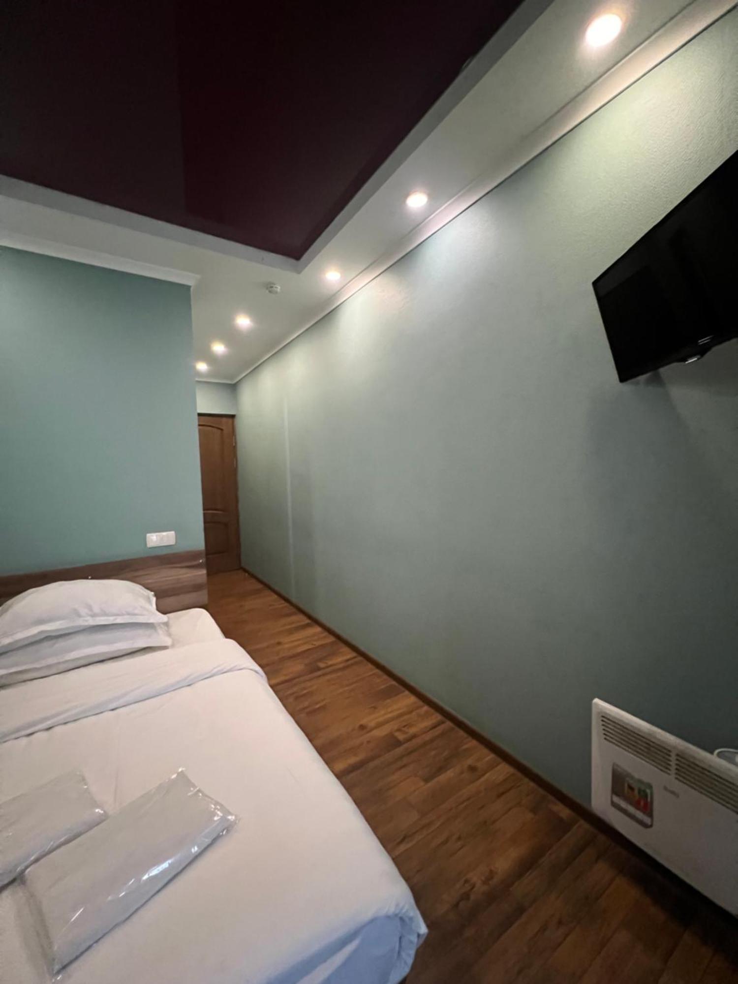 Salut Hotel Bishkek Luaran gambar