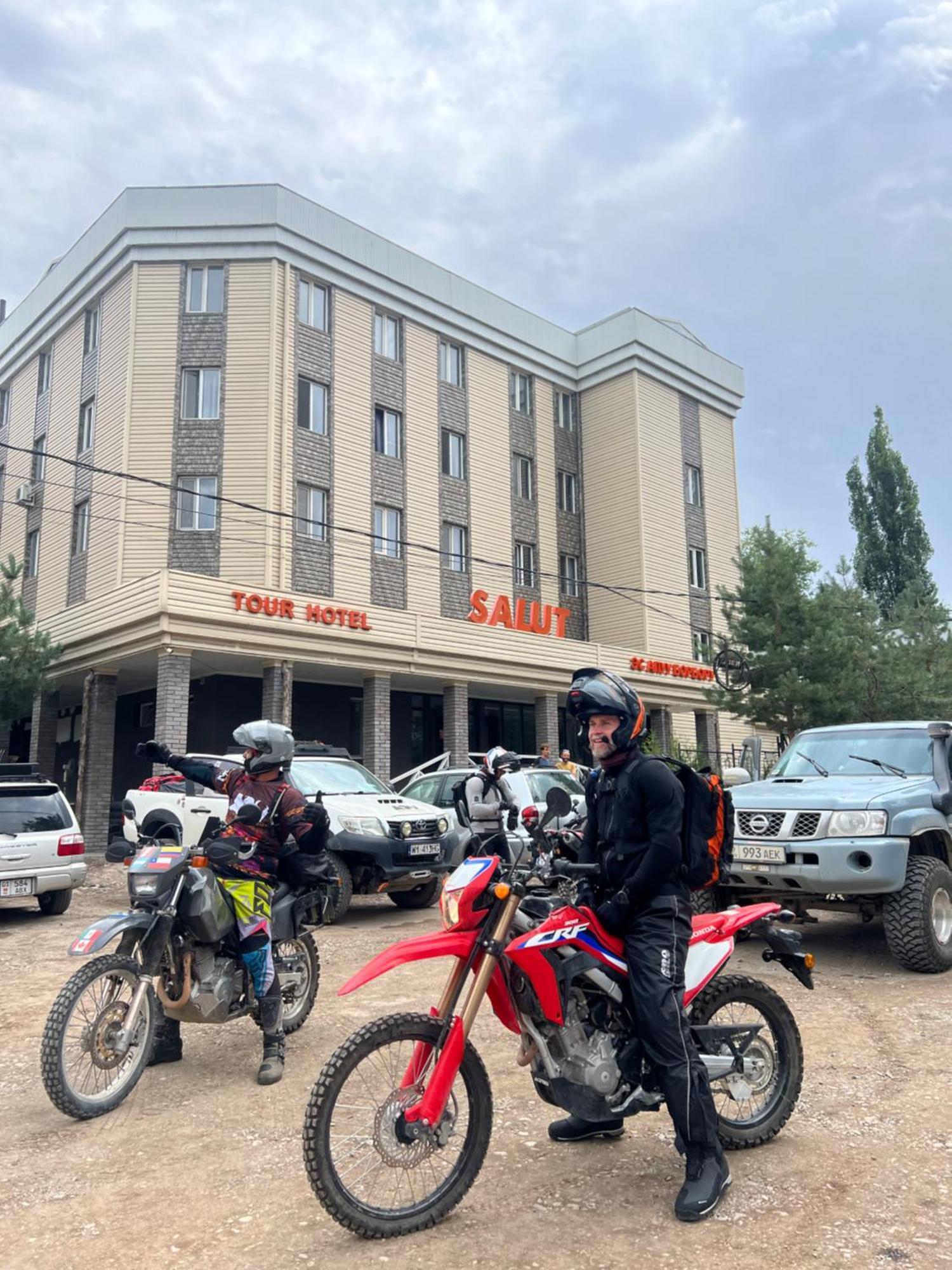 Salut Hotel Bishkek Luaran gambar