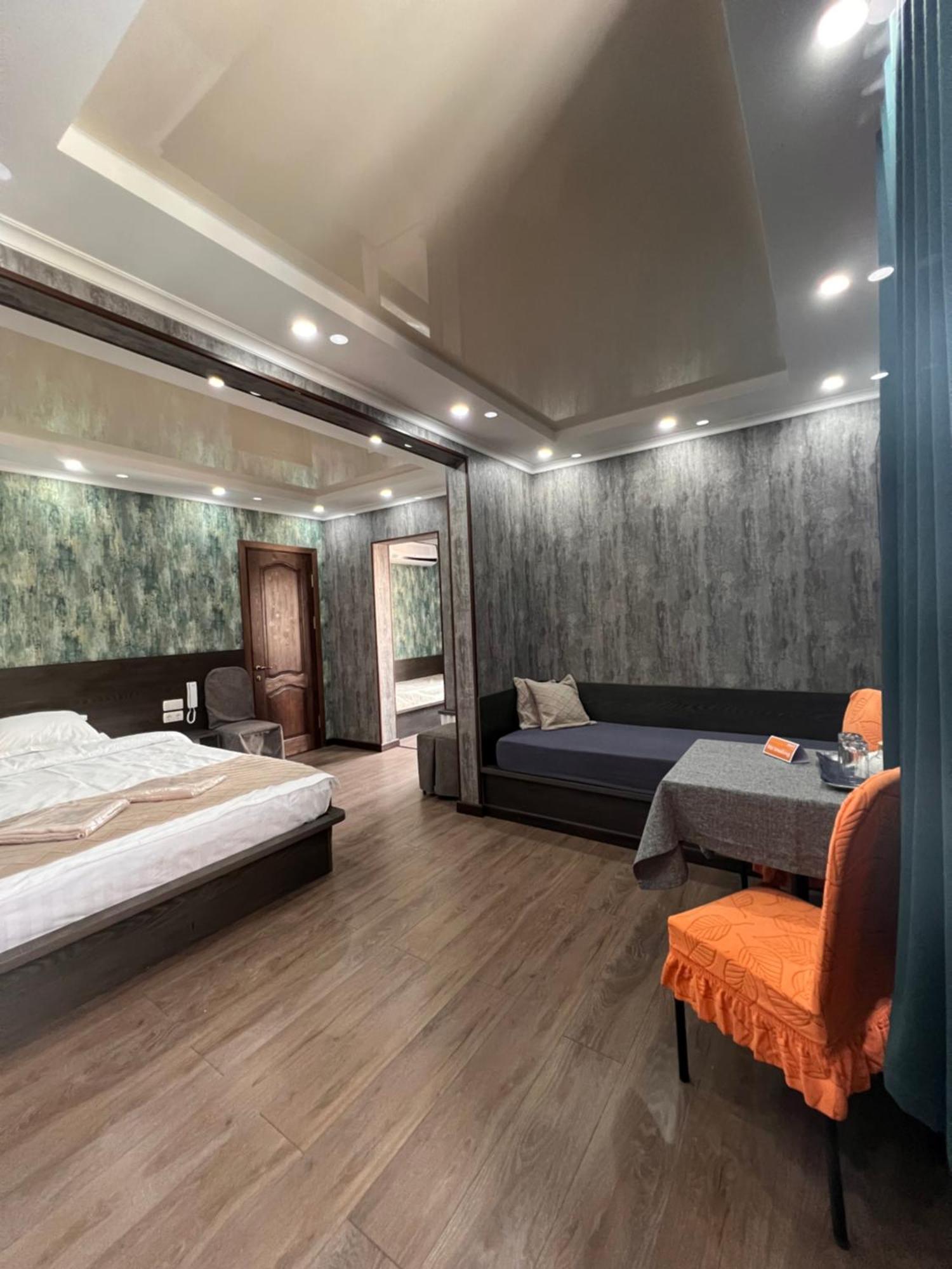 Salut Hotel Bishkek Luaran gambar