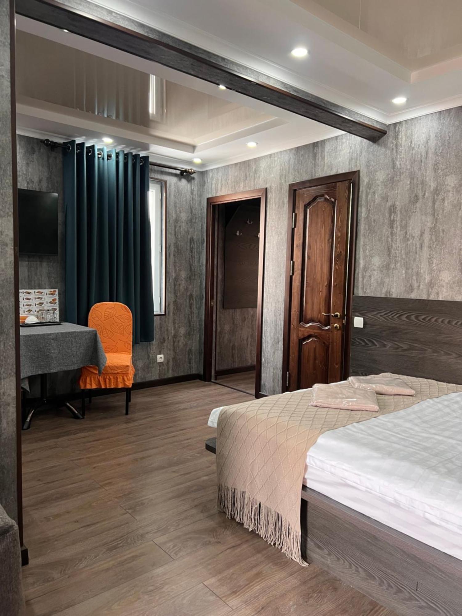 Salut Hotel Bishkek Luaran gambar